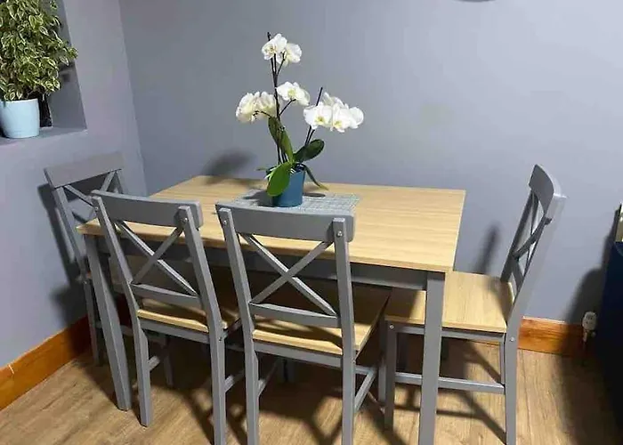 Lovely 1 Bed Studio Apartment With Free Parking